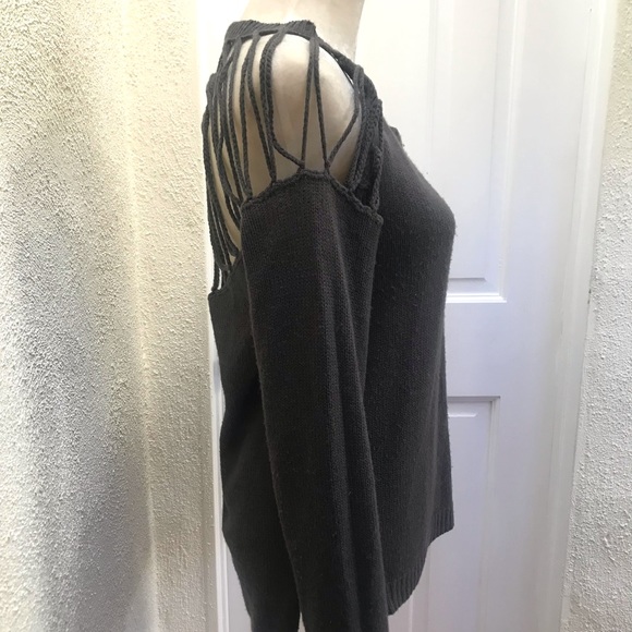 Grey Cold Shoulder Chunky Sweater with Vented High-Low Hem Love Riche size Small - Picture 6 of 11
